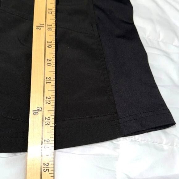 Womens Black V-Neck Scrub Top With Pockets - Picture 6 of 6